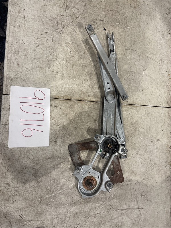 2002 - 2007 Ford F250 F350 Right Passenger Front Manual Window Regulator