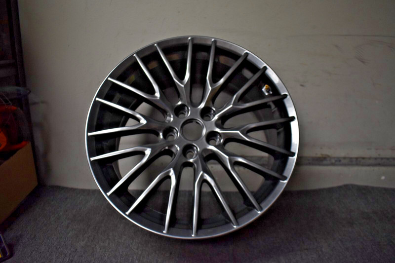 HYUNDAI WHEEL RIM 8.5X19 FACTORY OEM Hyundai G9529-AB100