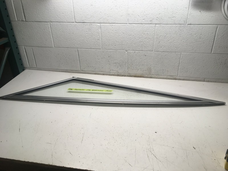 Z7 1996 Four Winns 170 Horizon Boat Windshield Passenger Port Left