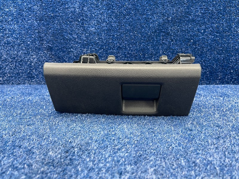 2015-2020 AUDI A3 SEDAN FRONT RIGHT SIDE SEAT STORAGE COMPARTMENT GLOVE BOX OEM