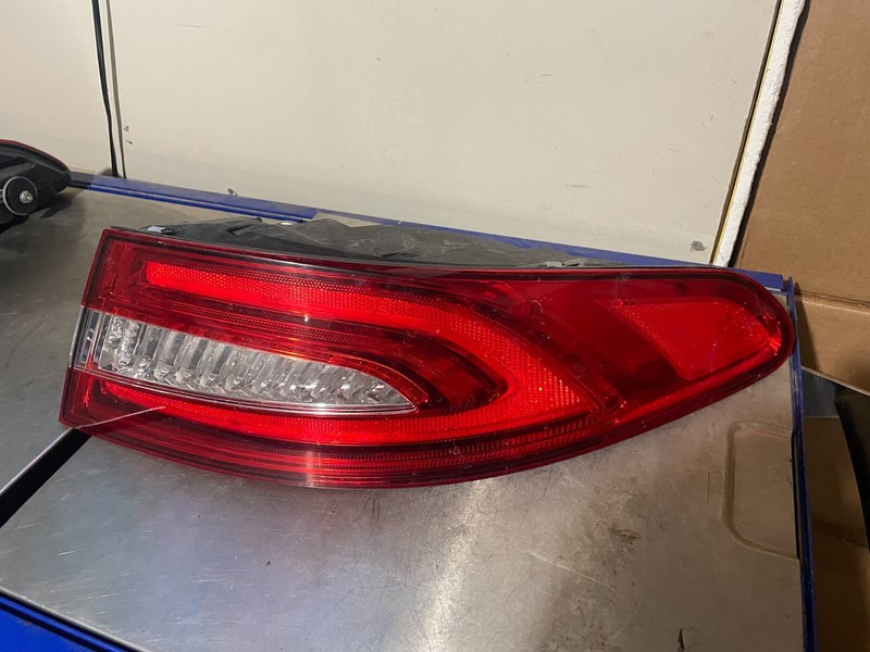 12-15 JAGUAR XF OEM RH REAR TAILLIGHT ASSEMBLY -PASSENGER SIDE