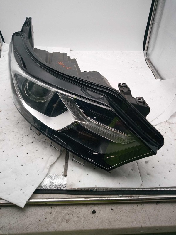 2018 Chevrolet Equinox Right Headlight Assembly Brown OEM Used 90K Miles