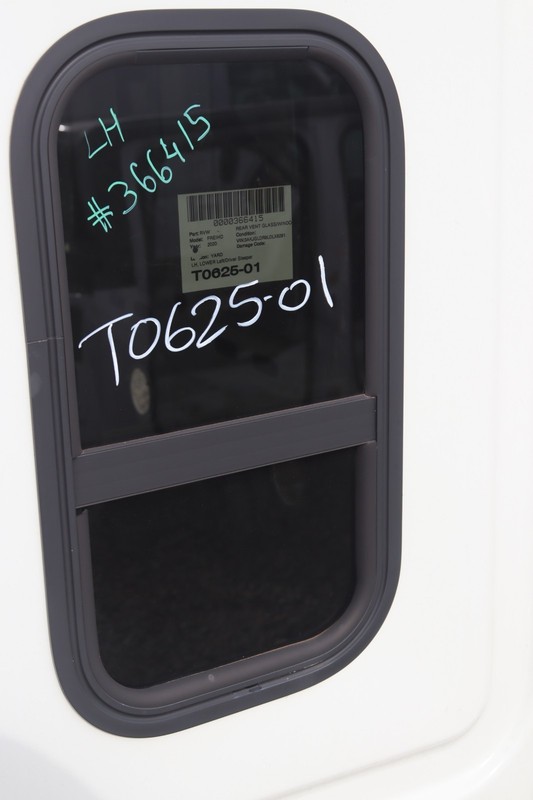 2018-2025 FREIGHTLINER CASCADIA 125 REAR LEFT SIDE CAB SLEEPER WINDOW GLASS OEM