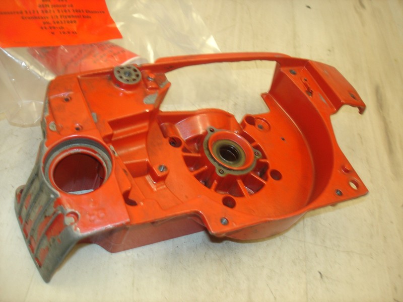 Jonsered 2171 2071 2165 crankcase half flywheel side 5037869chainsaw part
