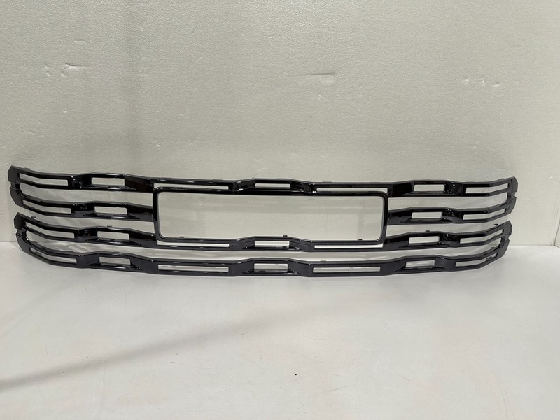 OEM CENTER MOLDING PIECE 2022-23 GMC Sierra 1500 Smoke Chrome Front Grille