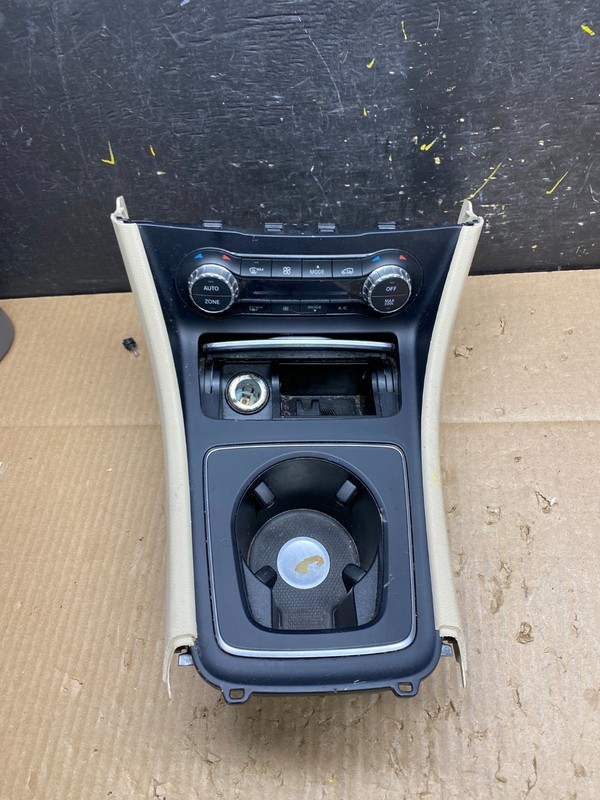 14 to 19 Mercedes CLA250 A/C Heater Climate Control Module A2469003916 V1451 PS