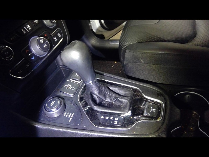 2019 CHEROKEE Automatic Transmission Shifter 1569640