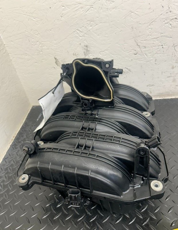 02-03 Jeep Liberty 3.7L V6 Intake Manifold OEM 53031080AE