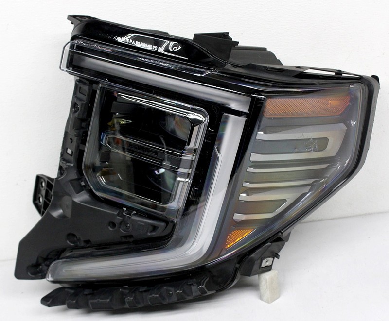 OEM Left Driver Side LED Headlamp For 2022 GMC Sierra 1500 87858161 Tab Missing