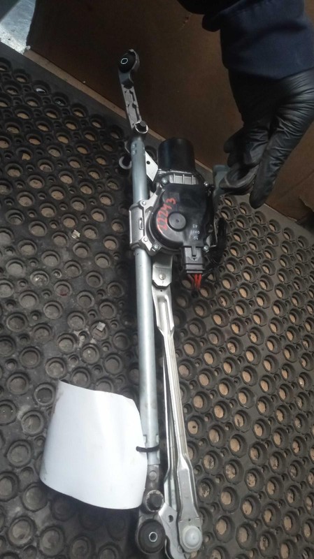 2020 BMW X2 OEM Wiper Linkage Black 61617429701 84K Miles 6 Month Warranty
