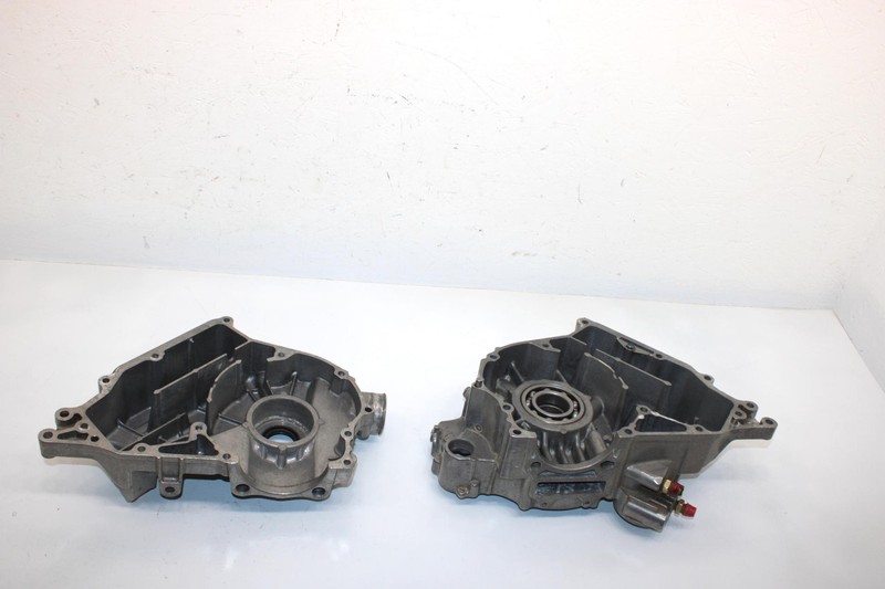 02 Polaris Magnum 325 4x4 Freedom Oem Crankcase 3087115 3087124 AP36