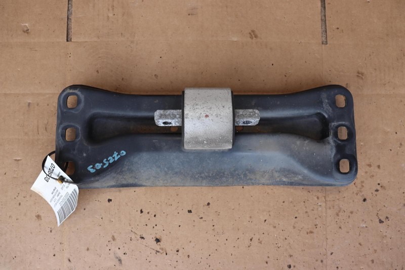 2010-2016 MERCEDES E350 W212 SEDAN RWD TRANSMISSION CROSSMEMBER MOUNT OEM