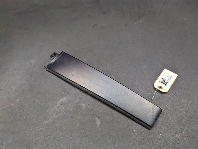 Rear Right Door Window Front Side Molding 2018 Audi Q3 8U0839902 2015 2016 2017