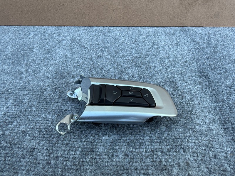 FORD MUSTANG GT 2015-2023 OEM LEFT WHEEL CONTROL BUTTON SWITCH ASSEMBLY