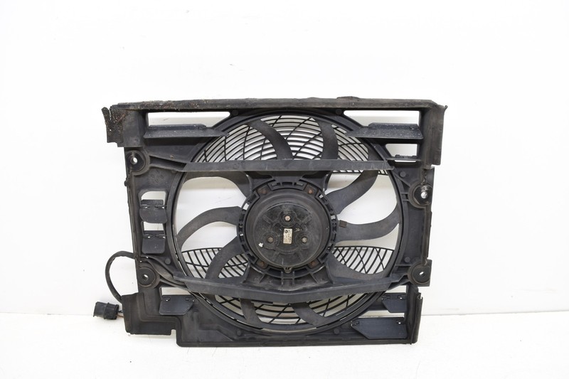 2002 BMW 530i M54 Radiator Fan With Shroud Assembly OEM KW63