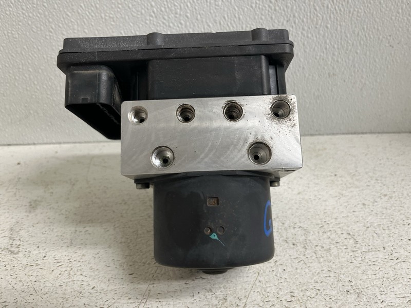 2006 Nissan Pathfinder LE 4x4 4.0 Auto ABS Brake Pump Module Anti Lock Brakes