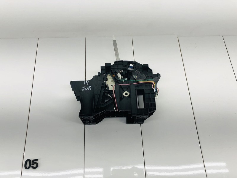 2011-2017 NISSAN JUKE AUTOMATIC TRANSMISSION GEAR SHIFTER SELECTOR OEM