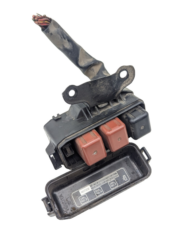1999-2000 LEXUS RX300 AWD SMALL RELAY BOX FUSE BOX ENGINE BAY