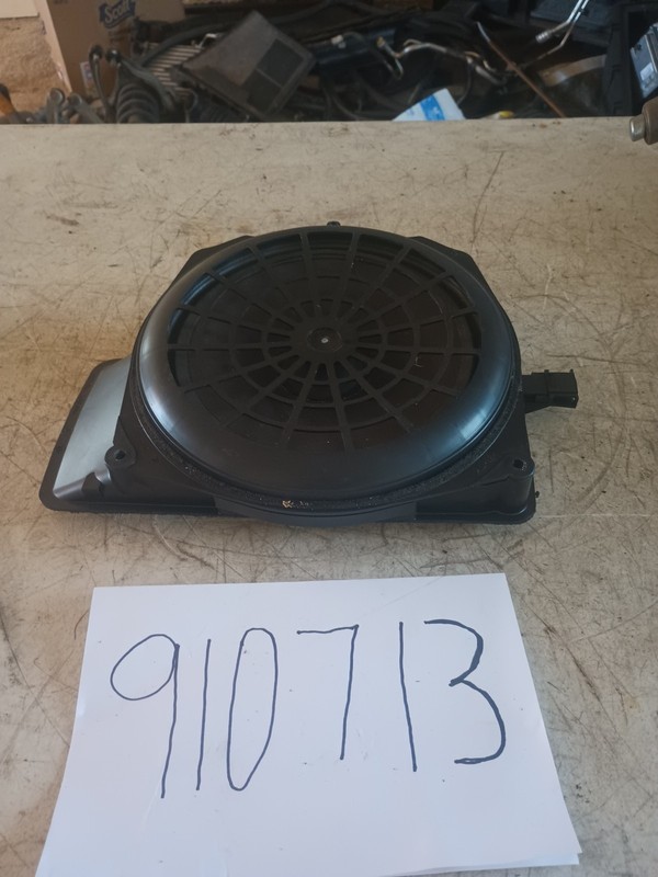 2004-2008 AUDI A4 REARSUBWOOFER 8E5035412 (45)