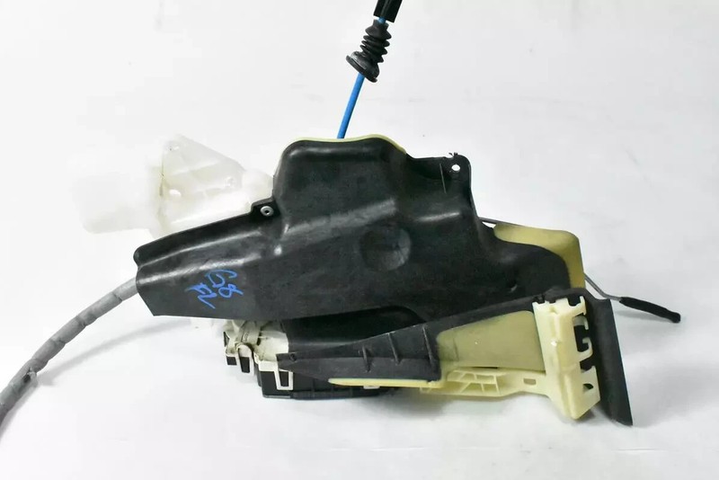 08-18 Mercedes W204 C250 C300 E350 Front Left Side Door Lock Latch Actuator OEM