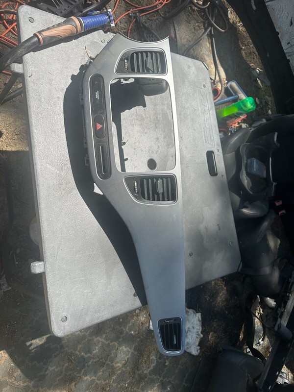 14-17 KIA RONDO OEM INTERIOR RADIO SCREEN DASH PANEL BEZEL TRIM W/ VENTS
