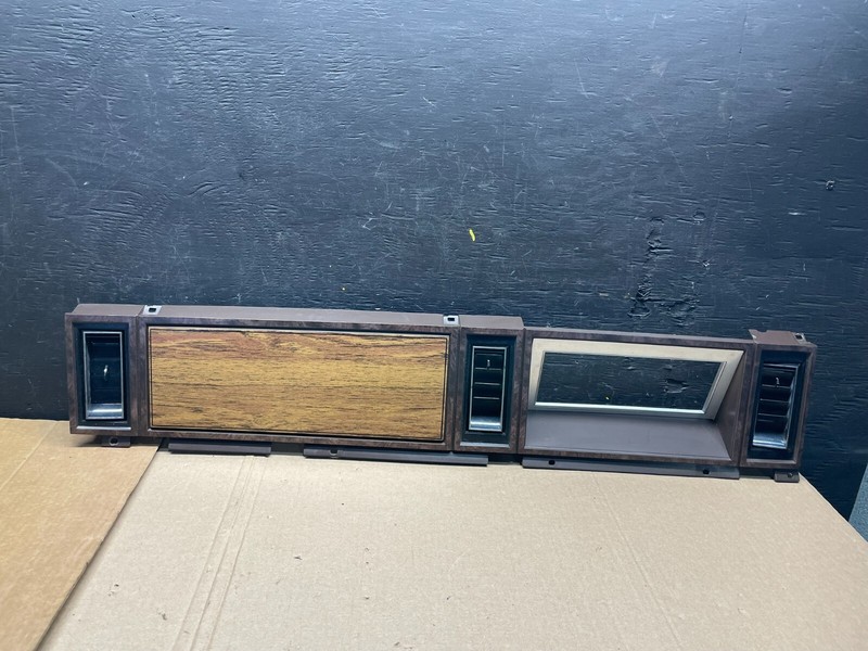1983 Chrysler Lebaron Woodgrain Dashboard Bezel 4220235 I5608