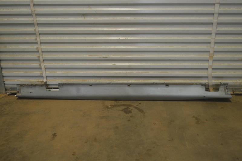 2006-2010 BMW M5 RIGHT PASSENGER SIDE ROCKER MOLDING SKIRT PANEL SILVER OEM