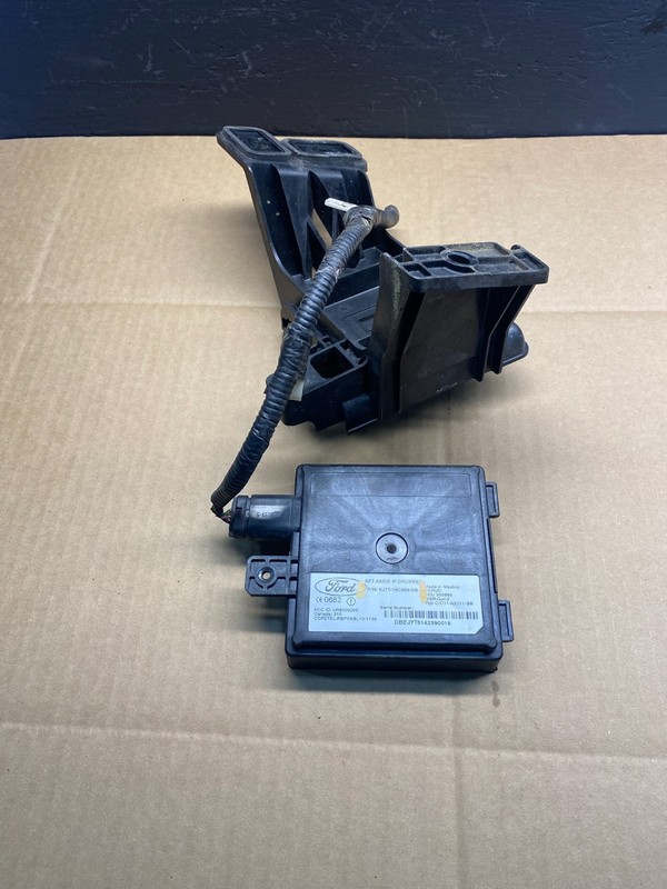 2015 to 2016 Lincoln MKC Rear Radar Blind Spot Module OEM ab7408 DG