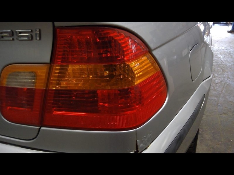 Passenger Tail Light Sedan Canada Market Fits 02-05 BMW 320i 1550317