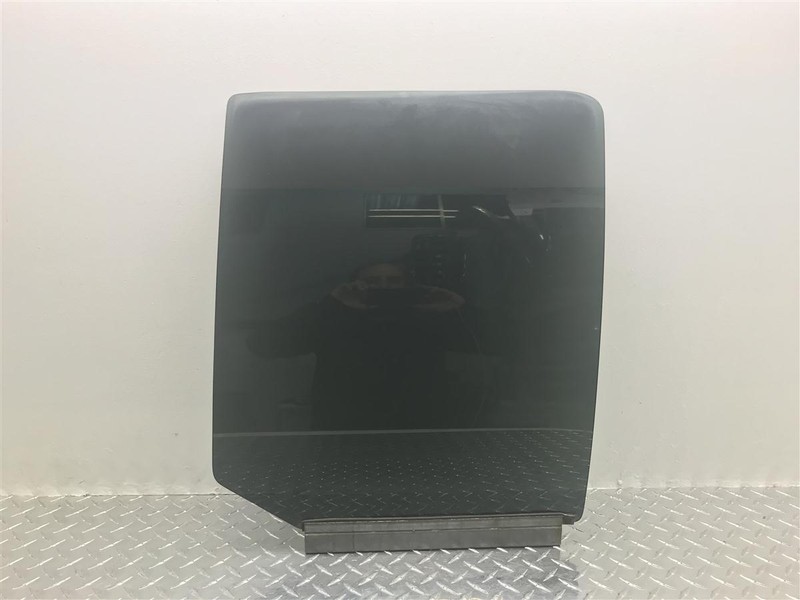 1995-2005 GMC JIMMY 4 DOOR PASSENGER REAR DOOR WINDOW GLASS OEM 15725918