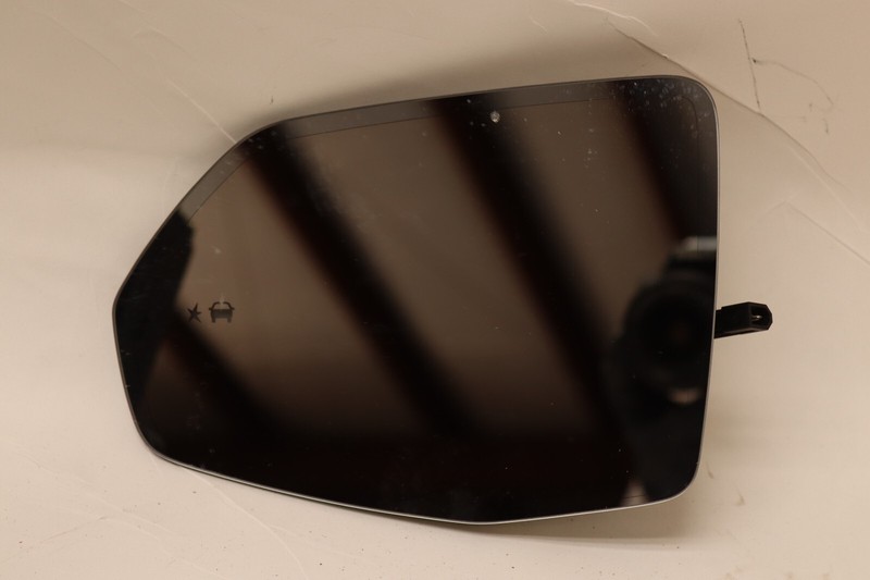 2017-2019 CADILLAC XT5 FRONT LEFT DRIVER SIDE DOOR MIRROR GLASS ONLY OEM