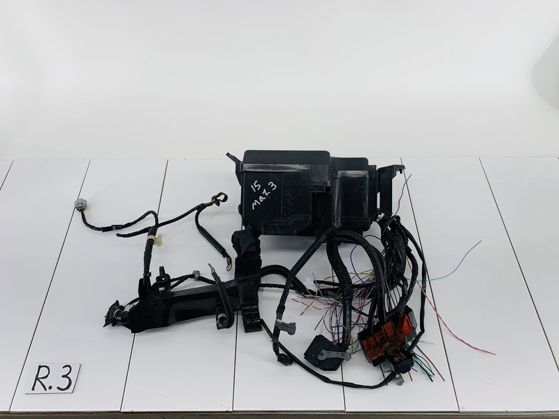 14-18 MAZDA 3 2.5L L4 GAS ENGINE MOTOR COMPARTMENT FUSE & RELAY BOX OEM