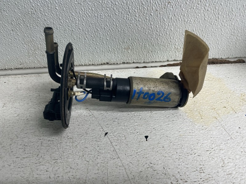 1995-1997 Suzuki Esteem Fuel Pump w Sending Unit & Bracket Oem