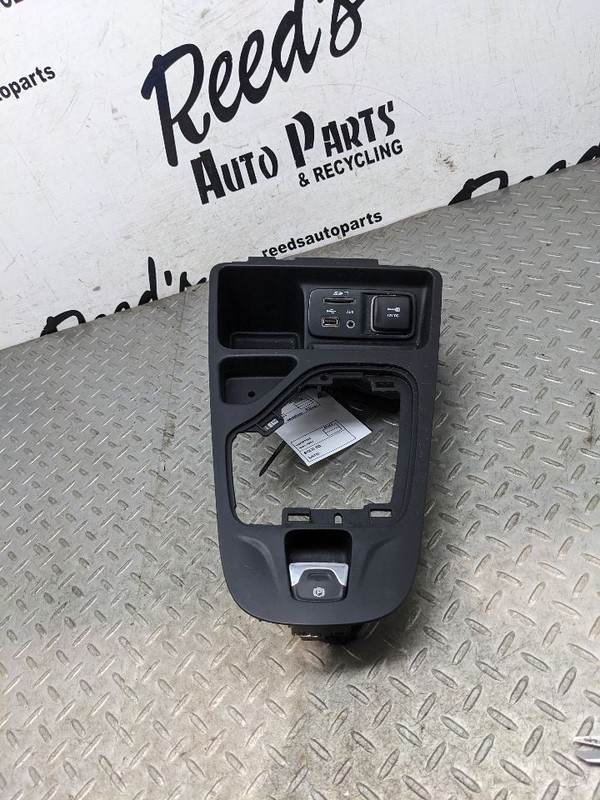 2014-2018 JEEP CHEROKEE 4WD CENTER CONSOLE SHIFTER TRIM BEZEL 1UJ60DX9AD 1171752