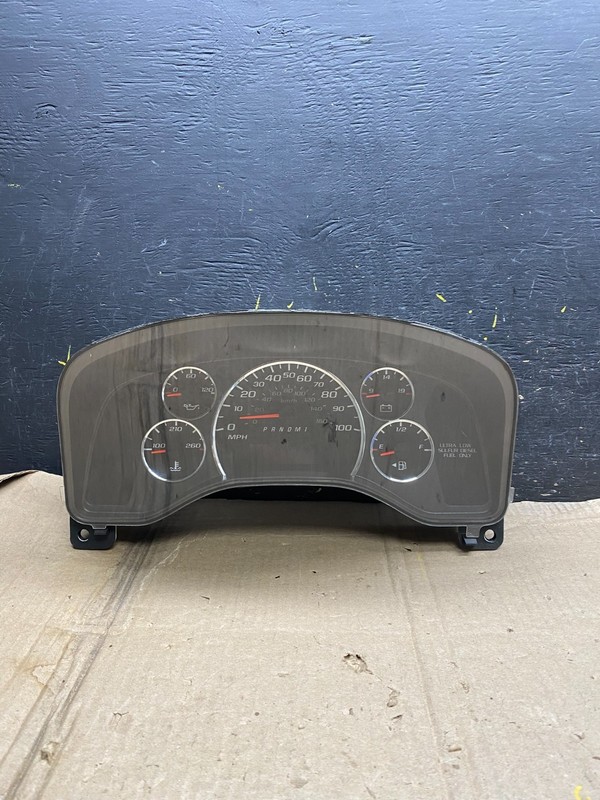 2010 - 2011Chevrolet Express 2500 3500 Speedometer Cluster Gauge OEM X5796 DG