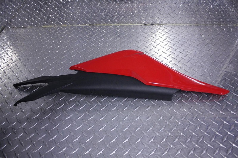 2013 HONDA CBR 250 R RIGHT REAR TAIL COWL COVER FAIRING PANEL OEM CBR250 13