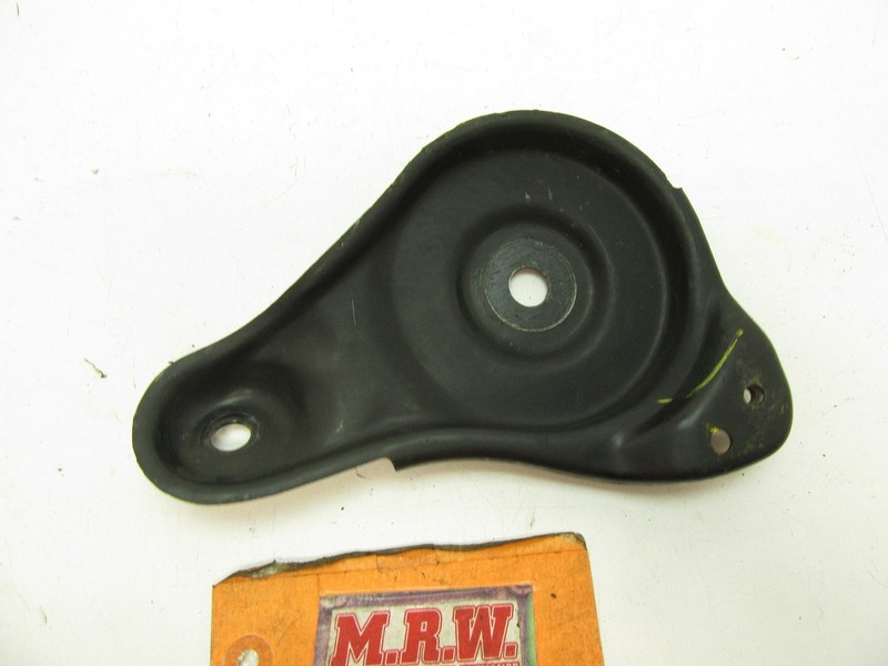LEFT FRONT BRACKET FRAME METAL PLATE SUPPORT FRONT LOWER CONTROL BUSHING ARM LF