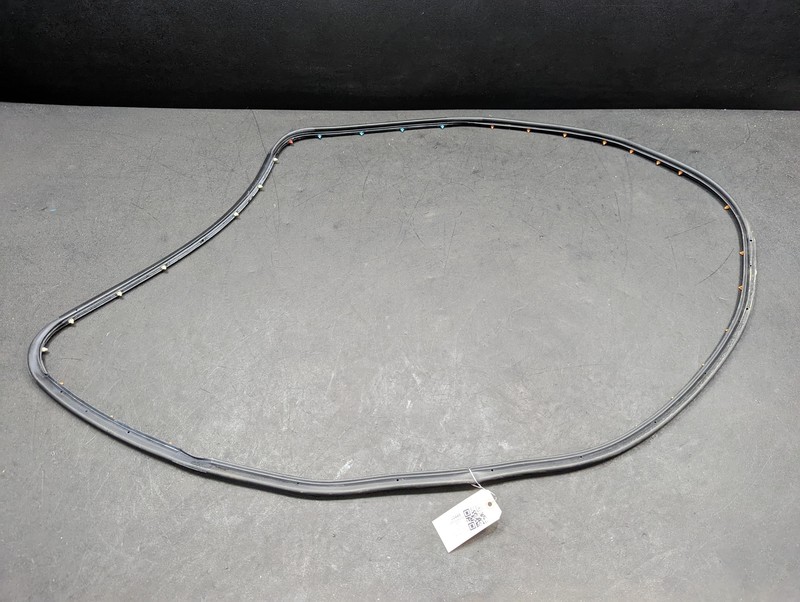 Rear Left Door Weatherstrip 2015 Jeep Cherokee 68103093AB 2014 2016 2017-2020