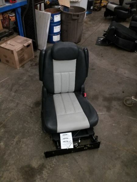 TOWN COUN 2010 Seat Rear 249483