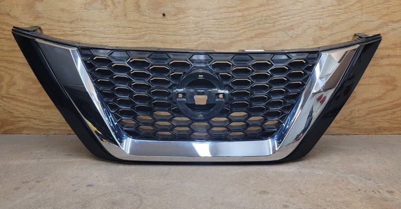 2019-2023 Nissan Murano Front Bumper Upper Grille Chrome 62310-9UF0A OEM DAMAGED