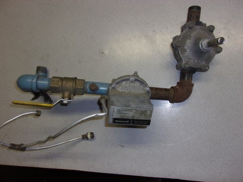 Honeywell Type V48A2169-3 Gas Valve Assembly *FREE SHIPPING*
