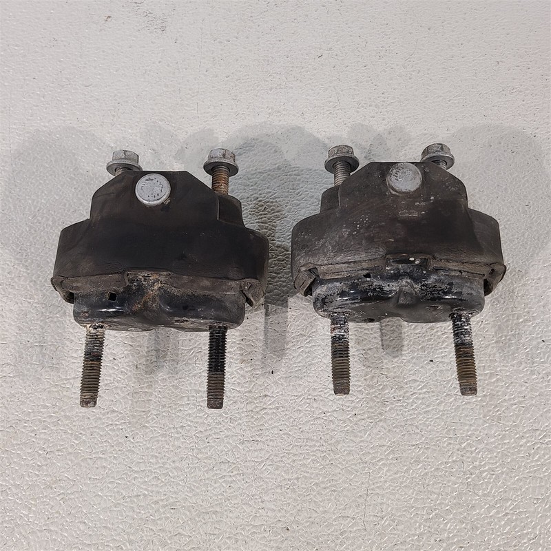 05-13 Corvette C6 Rear End Differential Mount Set Mounts Aa7387