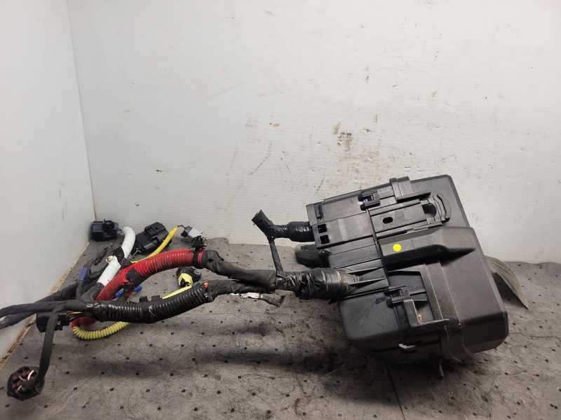 Fuse Box Engine US Built Fits 23 SPORTAGE 1582360