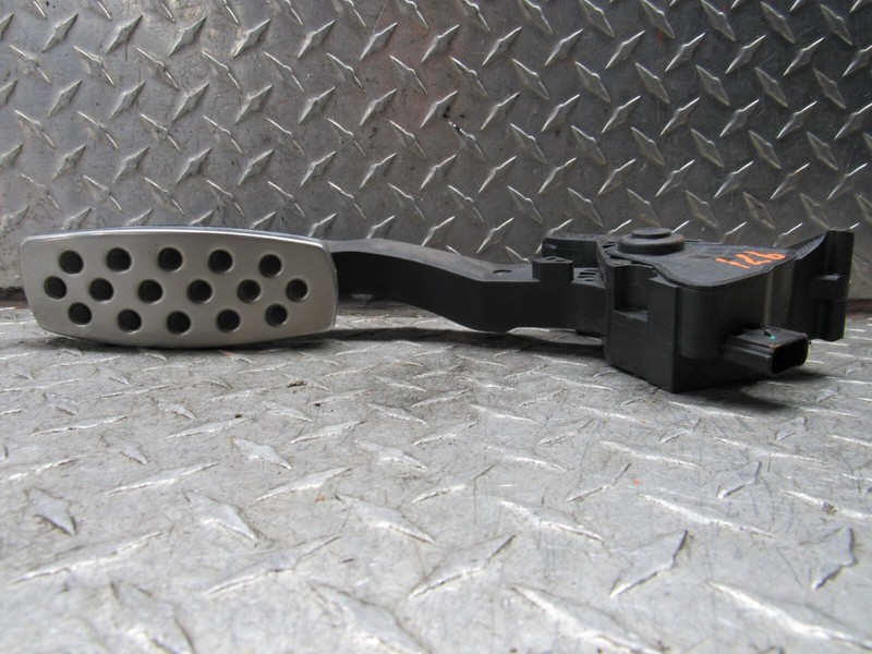 2017 CHEVROLET MALIBU ACCELERATOR GAS PEDAL 1.5L