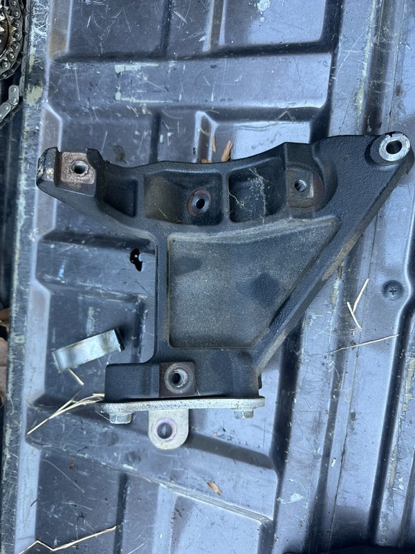 16-19 Nissan Titan XD 5.0L CUMMINS OEM A/C AC COMPRESSOR MOUNTING BRACKET