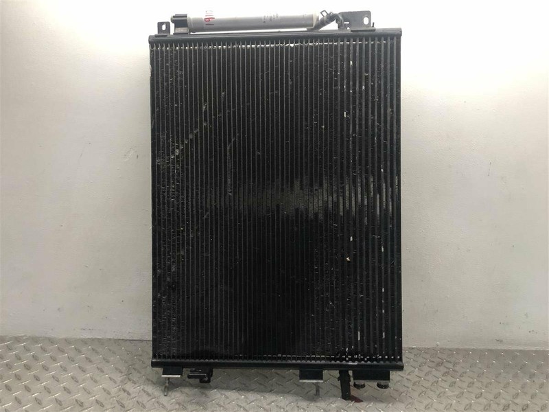 09-10 CHRYSLER 300 AC CONDENSER 2.7L OEM 679-00283