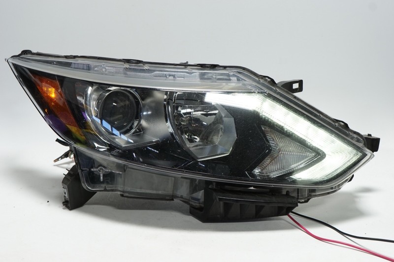 NISSAN ROGUE SPORT Right RH Headlight Headlamp Halogen LED OEM 2017 - 2019