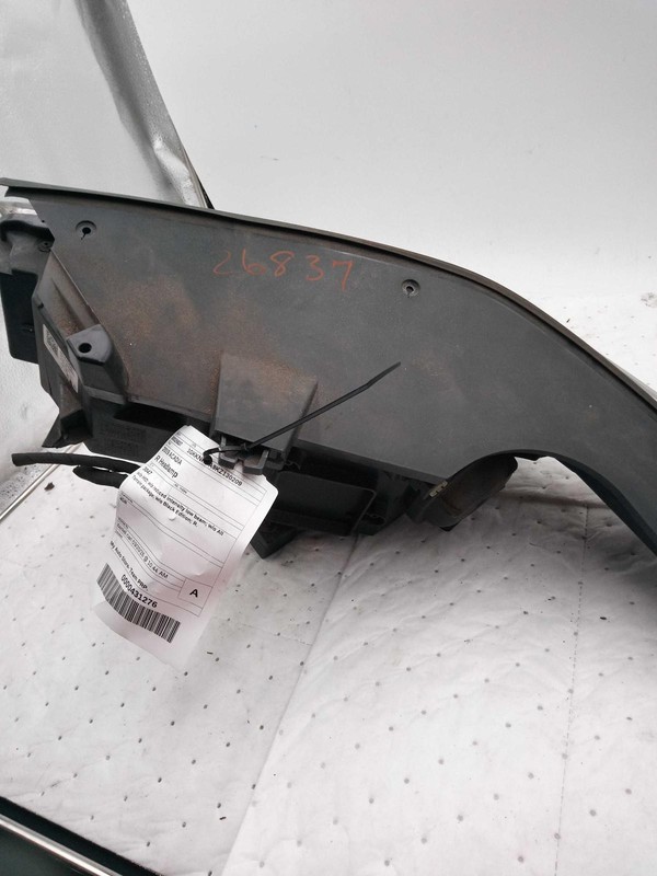 2019 GMC Acadia Right Headlight Assembly Black OEM 631979 72K Miles Used
