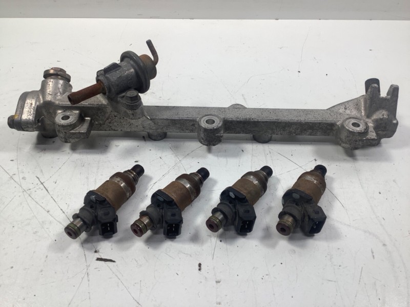 90-93 Honda Accord Fuel Pipe Injector Rail & Injectors 16610-PT3-A00 OEM