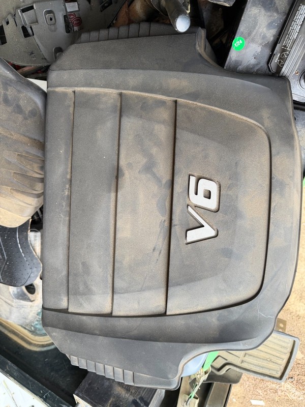 2009 KIA BORREGO 3.8 ENGINE COVER 29240-3C900 OEM